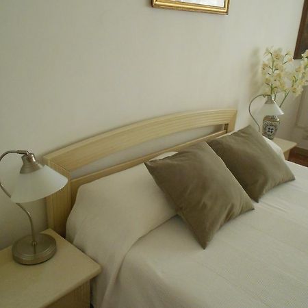 A Casa Chiecchi B&B Рим Экстерьер фото