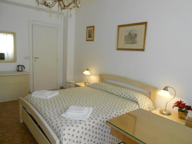 A Casa Chiecchi B&B Рим Экстерьер фото