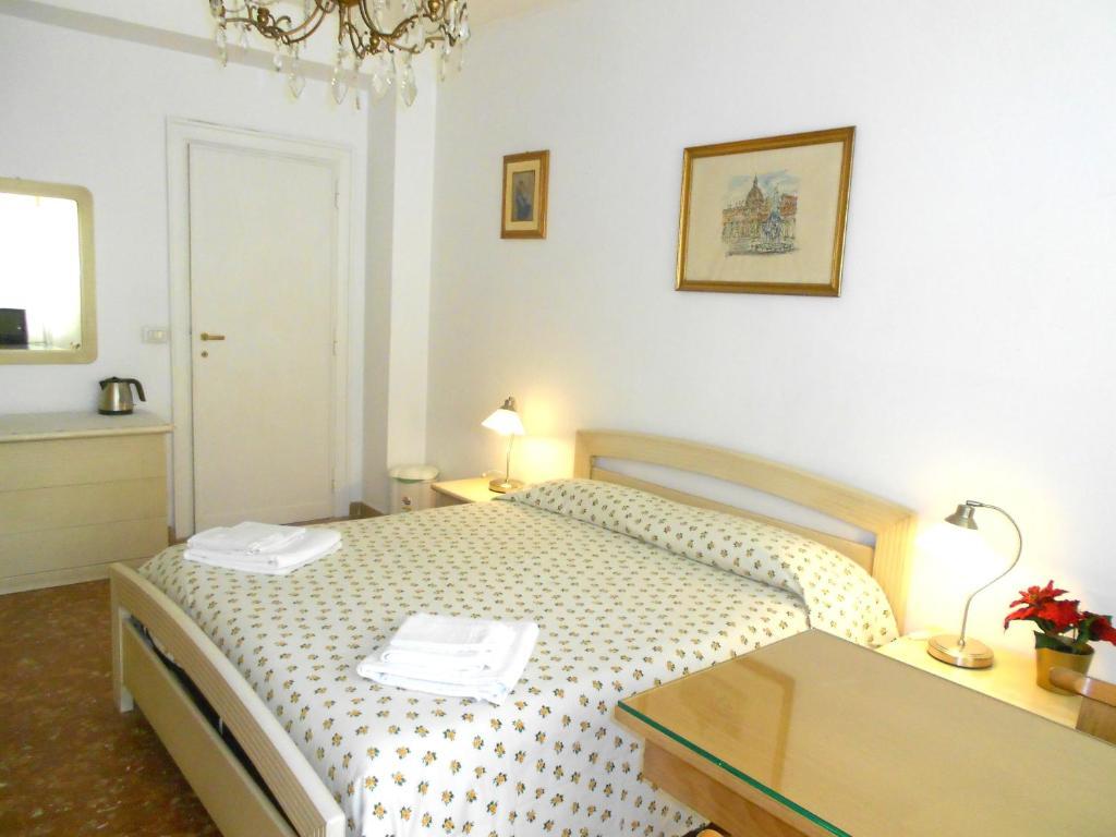 A Casa Chiecchi B&B Рим Экстерьер фото